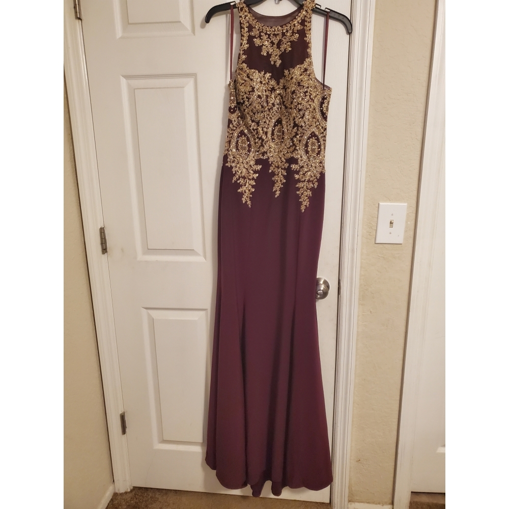 SOLD 🤑 Long Dress Xscape Size 10